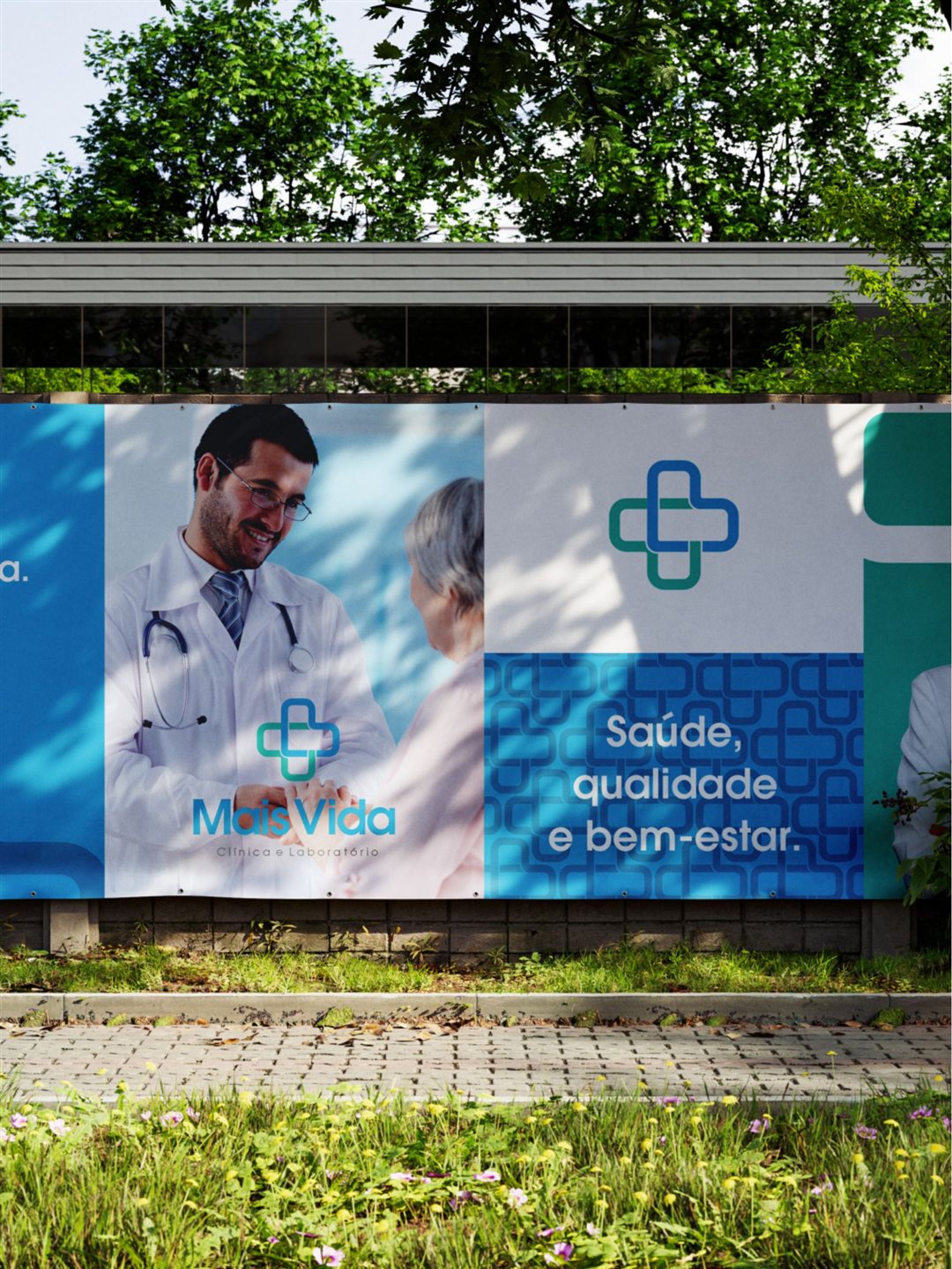 Anúncio em outdoor — Mais Vida Clínica e Laboratório